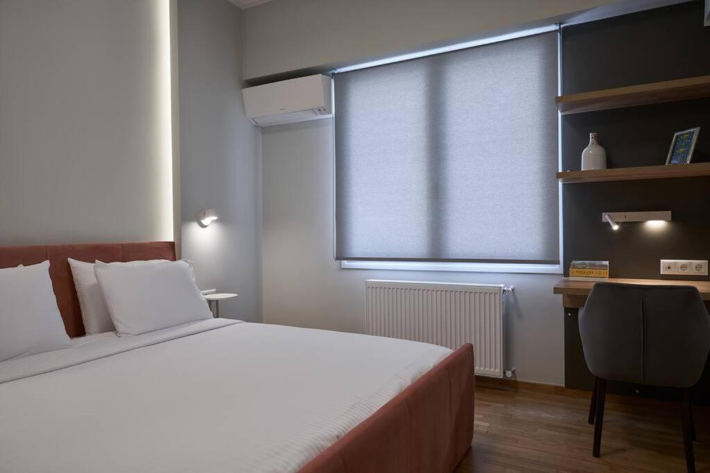 Appartamento Little Gem: Modern Urban Retreat Atene Esterno foto