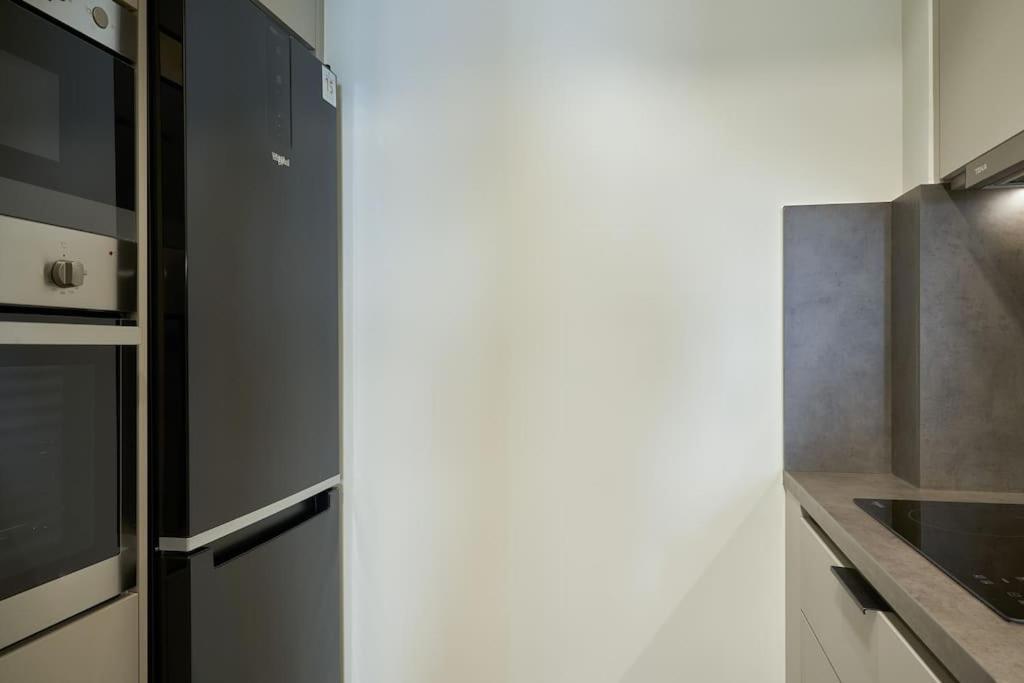 Appartamento Little Gem: Modern Urban Retreat Atene Esterno foto