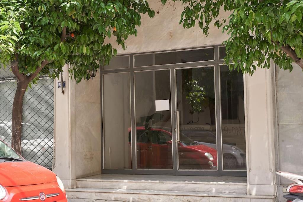 Appartamento Little Gem: Modern Urban Retreat Atene Esterno foto